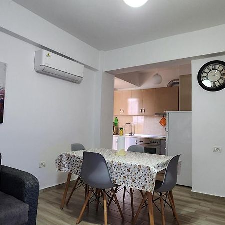 Old Town Boulevard Apartment In City Center ドゥラス エクステリア 写真