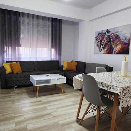 Old Town Boulevard Apartment In City Center ドゥラス エクステリア 写真