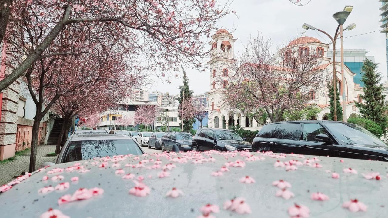 Old Town Boulevard Apartment In City Center ドゥラス エクステリア 写真