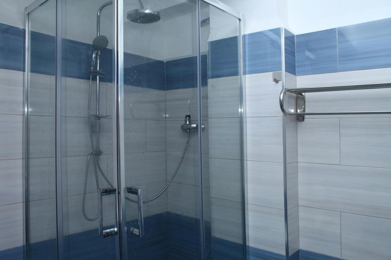 Old Town Boulevard Apartment In City Center ドゥラス エクステリア 写真