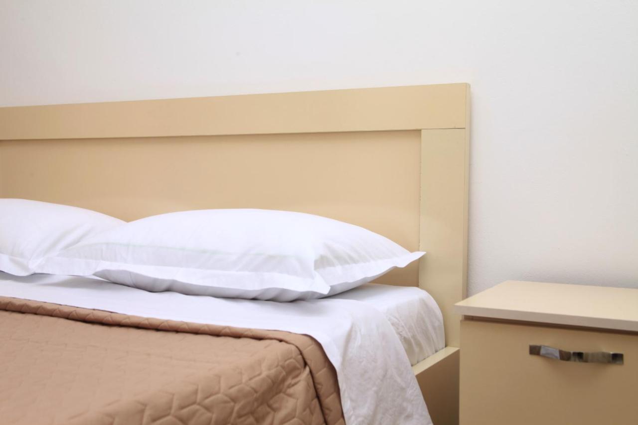 Old Town Boulevard Apartment In City Center ドゥラス エクステリア 写真