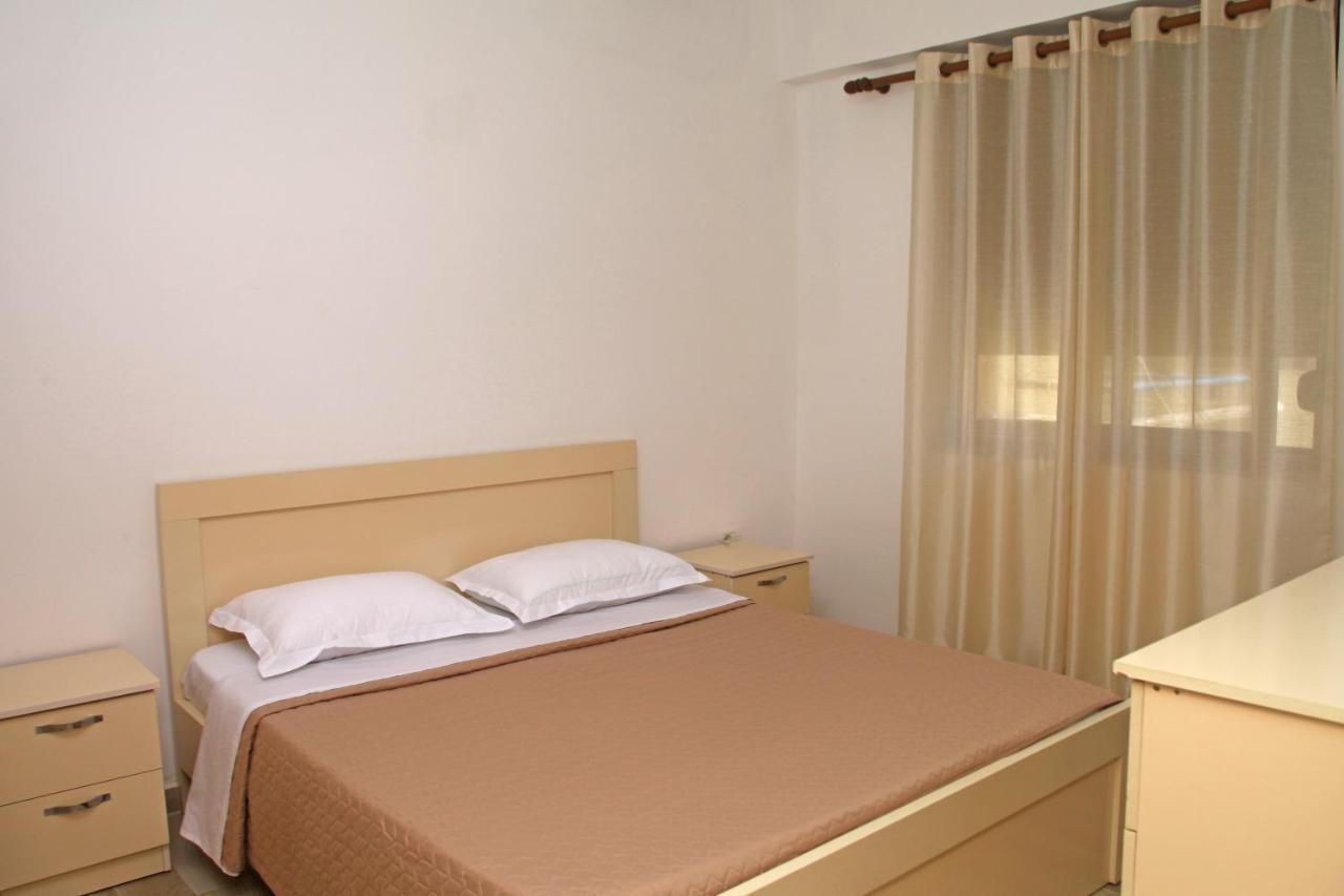 Old Town Boulevard Apartment In City Center ドゥラス エクステリア 写真