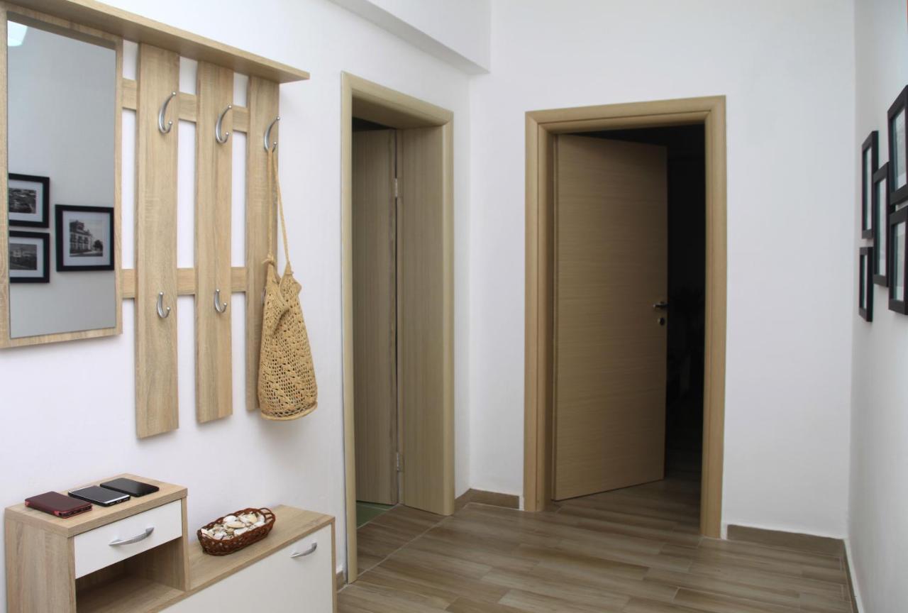 Old Town Boulevard Apartment In City Center ドゥラス エクステリア 写真