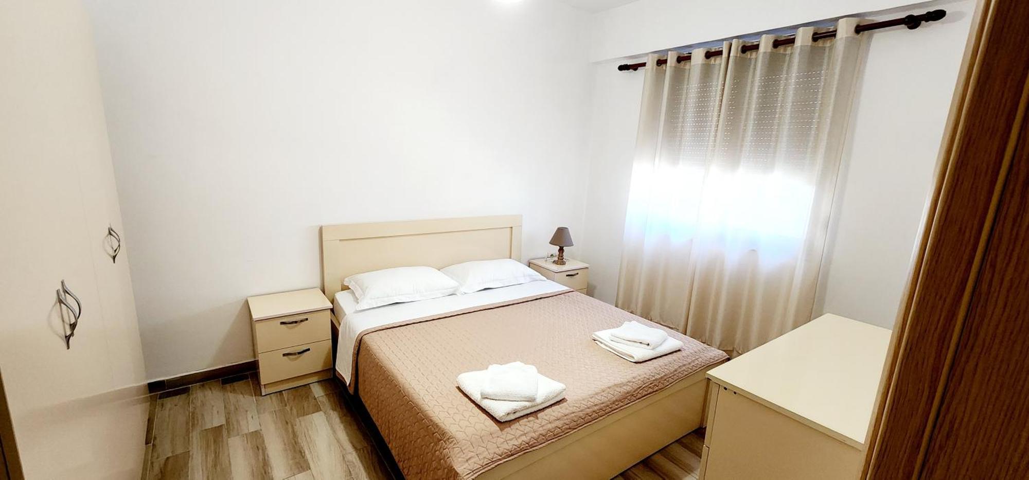 Old Town Boulevard Apartment In City Center ドゥラス エクステリア 写真